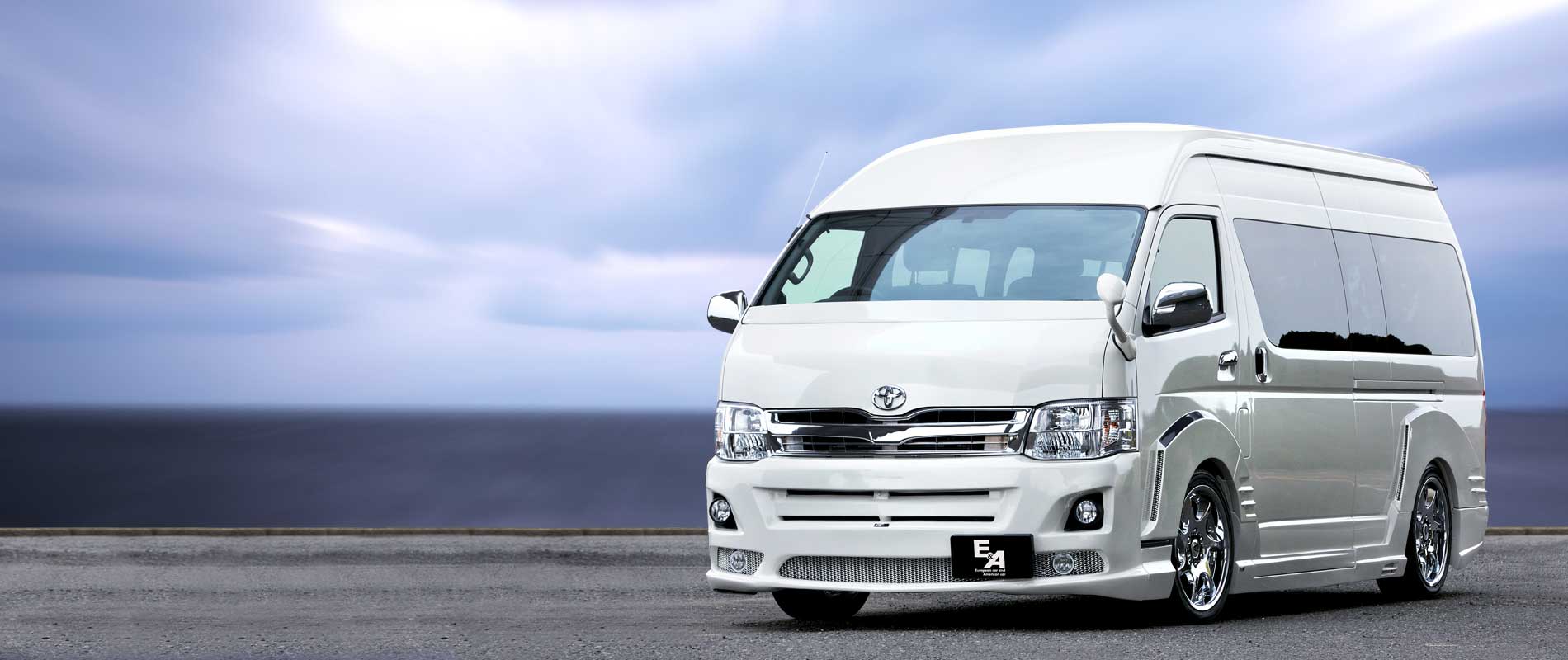 TOYOTA HIACE 200